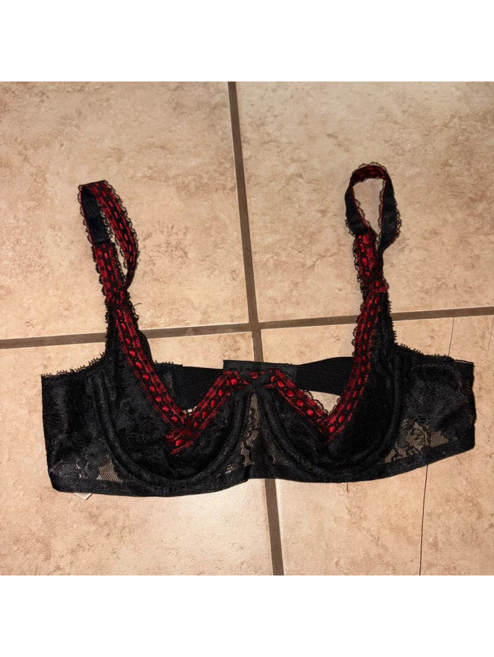 Fredrick’s of Hollywood Black and Red PushUp lace gothic vampire edgy bra